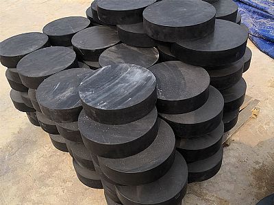 莱山区板式橡胶支座由若干层橡胶片与薄钢板经加压硫化